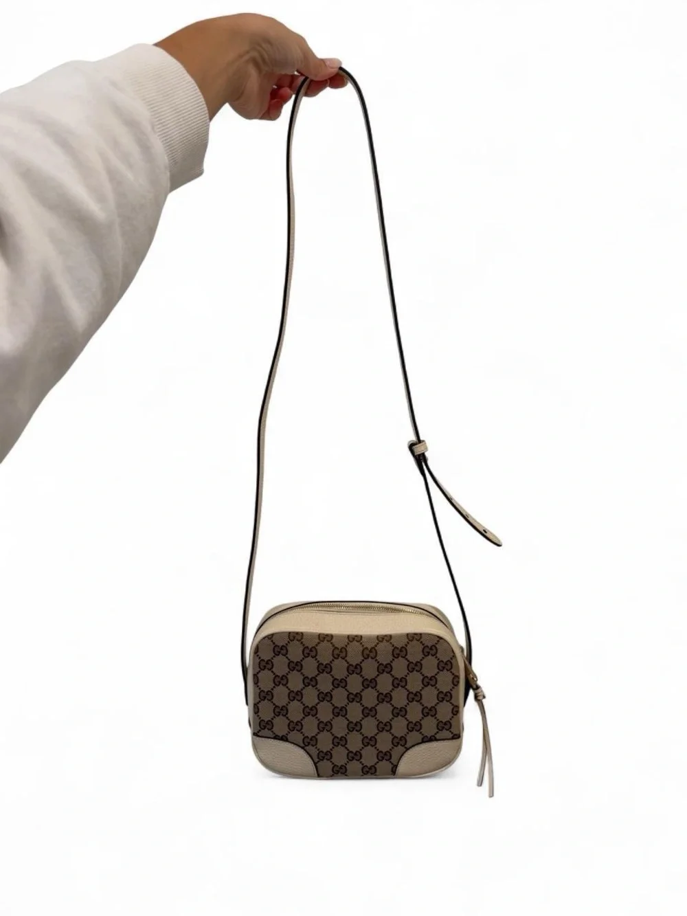 Gucci signature gg